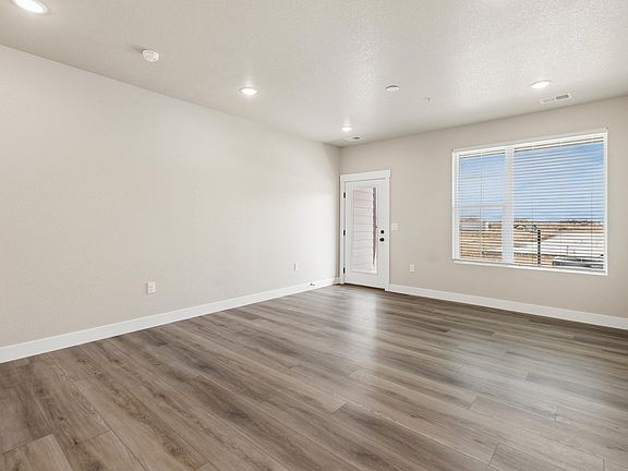 5th image of 968 Birdwhistle Ln #5