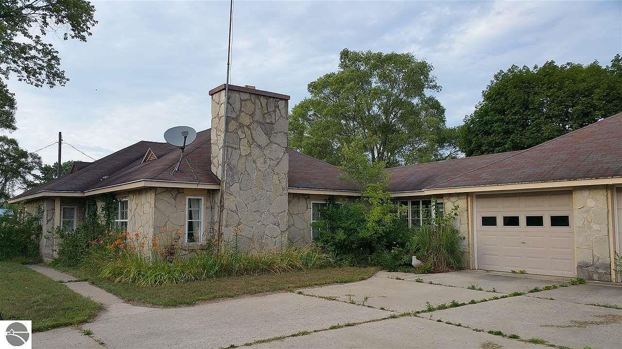 8086 Rapid City Rd NW, Rapid City, MI 49676 Zillow