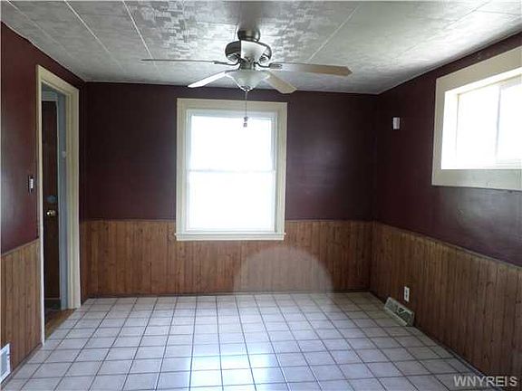 5th image of 256 Edgewood Ave