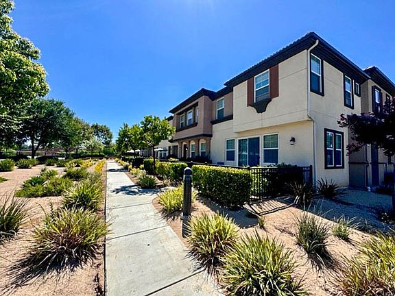 2nd image of 40256 Calle Real