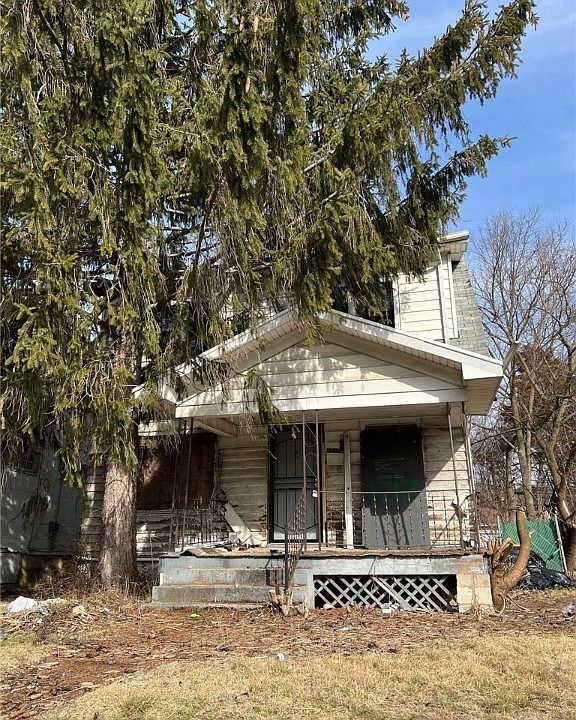 2nd image of 1717 W Riverview Ave