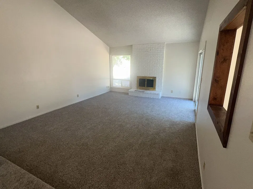 303 Diane Ct