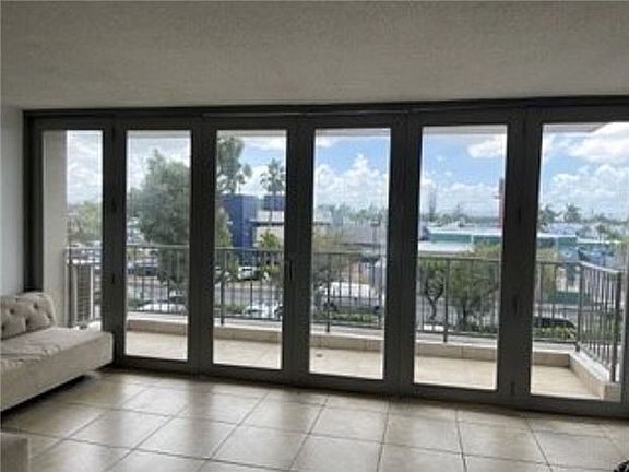 2nd image of Condominio Villas Del Mar Este Isla Verde #2B
