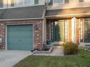 27 Woodcrest Ct, Newark, DE 19702