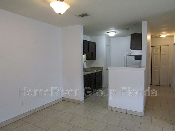 3rd image of 8170 Stonebrook Dr Unit B