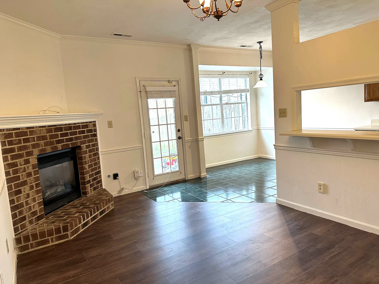3 bed, 2.5 bath, 1483 sqft, $2,195 — Photo 3