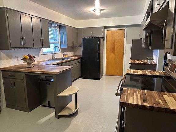 3rd image of 2225 W 9th Ave