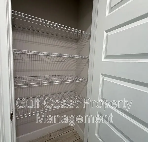 4865 Manila Ave — Photo 34
