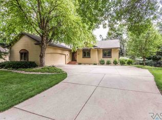 3028 S Coral Ct, Sioux Falls, SD 57103