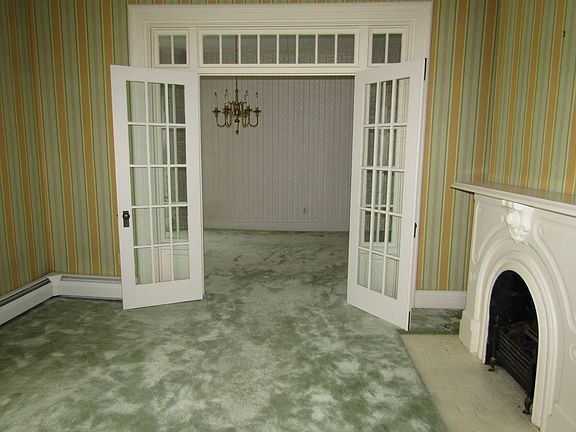 3rd image of 401 N Washington St