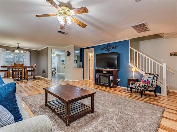 3rd image of 8106 Evadean Cir