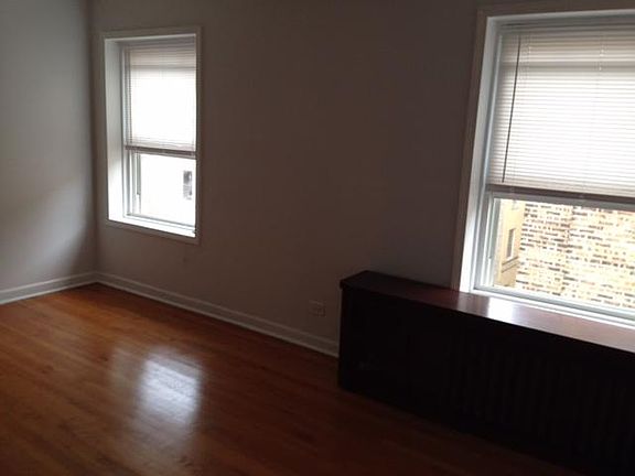 4th image of 6301 N Washtenaw Ave APT 3