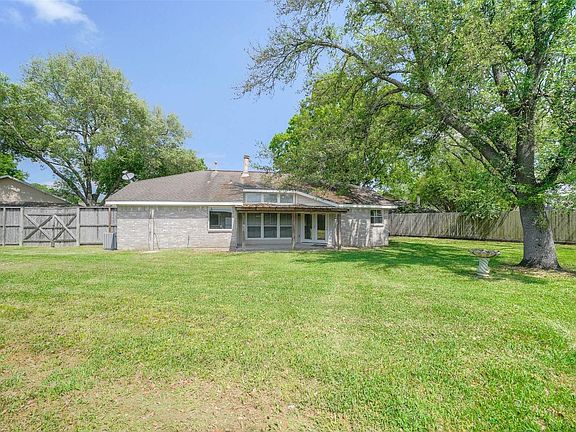 2nd image of 302 Capehill Dr