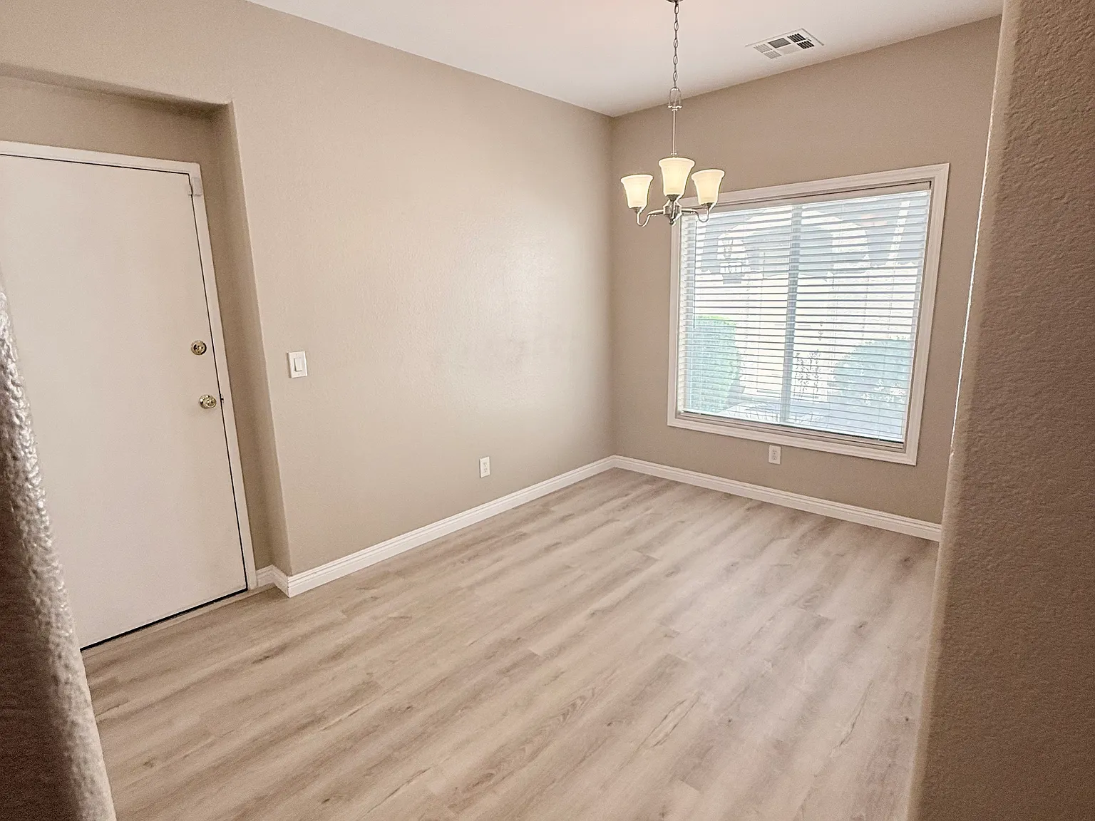 3 bed, 2.5 bath, 1562 sqft, $1,850 — Photo 3