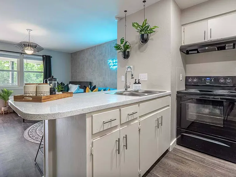 6811 Great Northern Blvd #J — Photo 14
