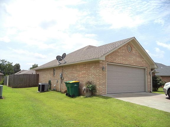 3rd image of 400 Ashbrook Ln