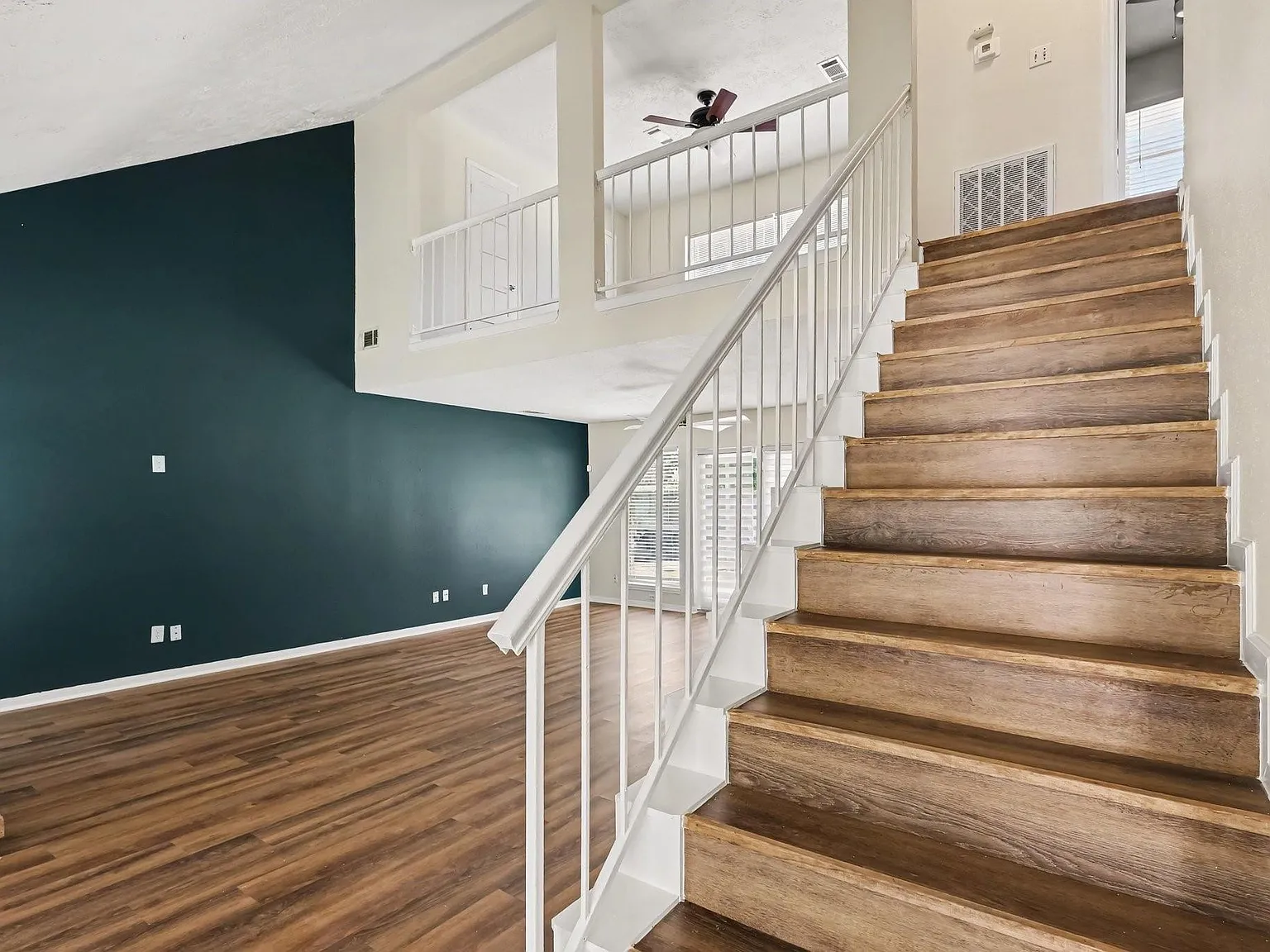 3 bed, 2.5 bath, 2014 sqft, $2,100 — Photo 4