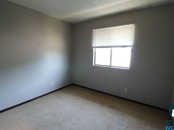 5th image of 636 S 27th St APT 6
