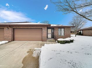 912 Winter Park Dr, New Lenox, IL 60451