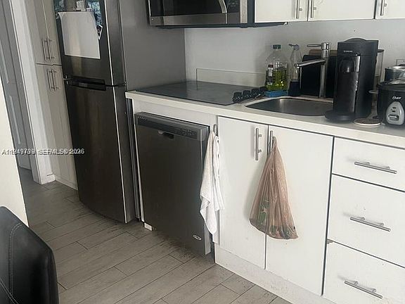 3rd image of 1601 Meridian Ave APT 203