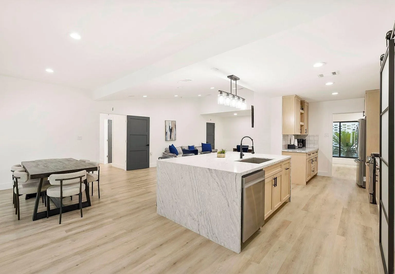 4 bed, 3.5 bath, 2489 sqft, $3,600 — Photo 2