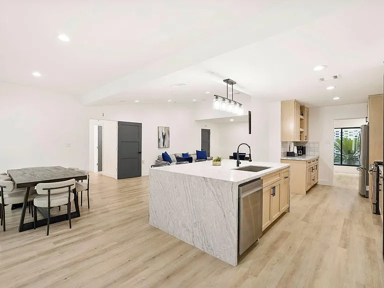 3327 Freshmeadows Dr — Photo 2