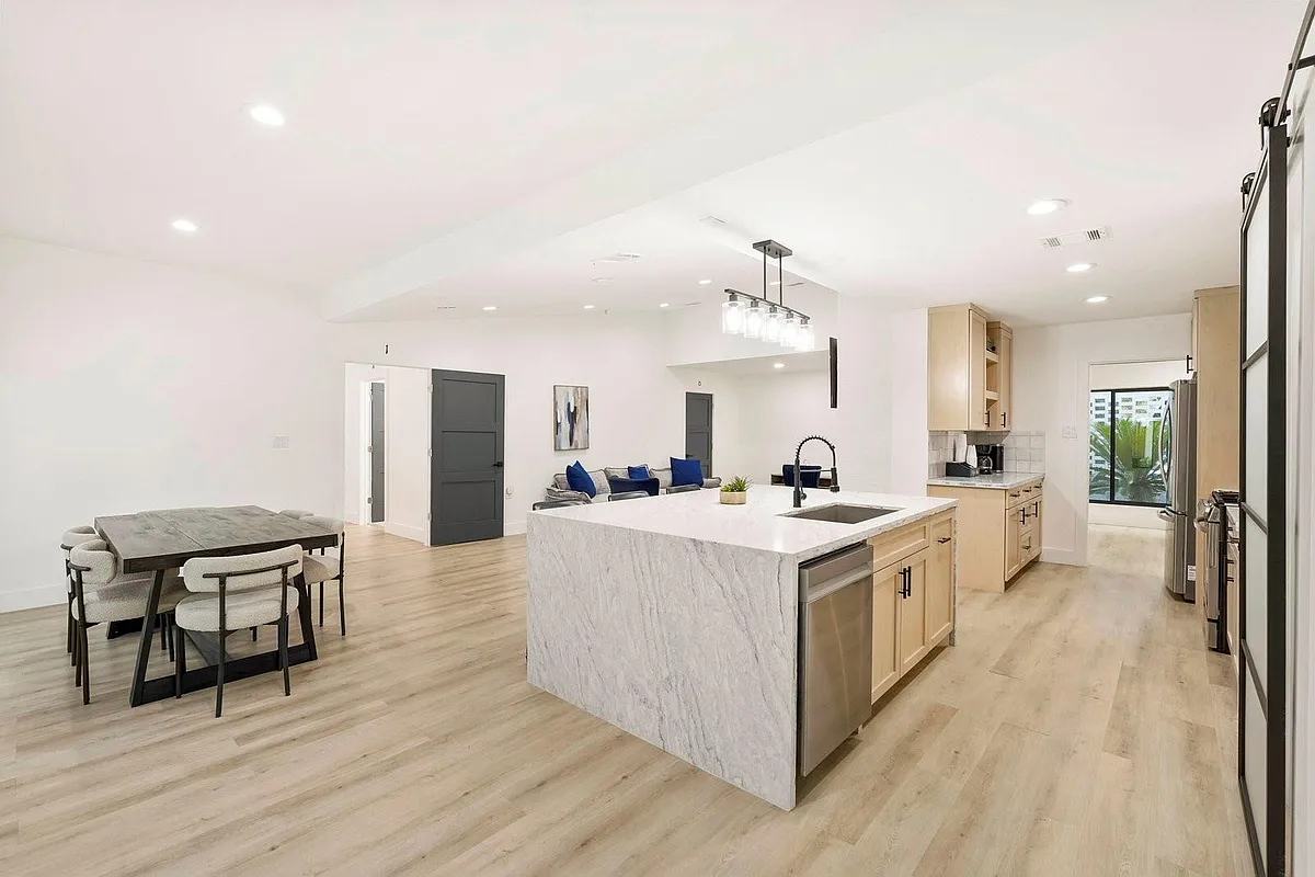 Building Photo - 3327 Freshmeadows Dr