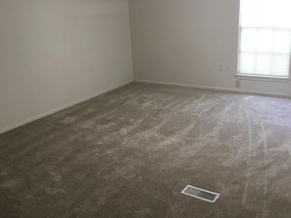 4th image of 16240 San Pedro Ave