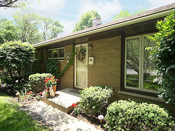 2nd image of 204 Hill Ave