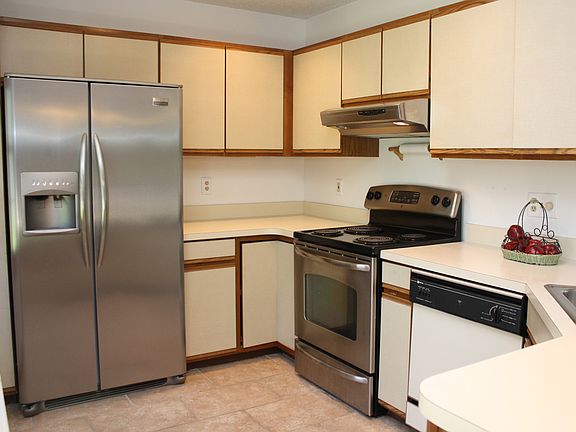 4th image of 5 Valleywood Dr