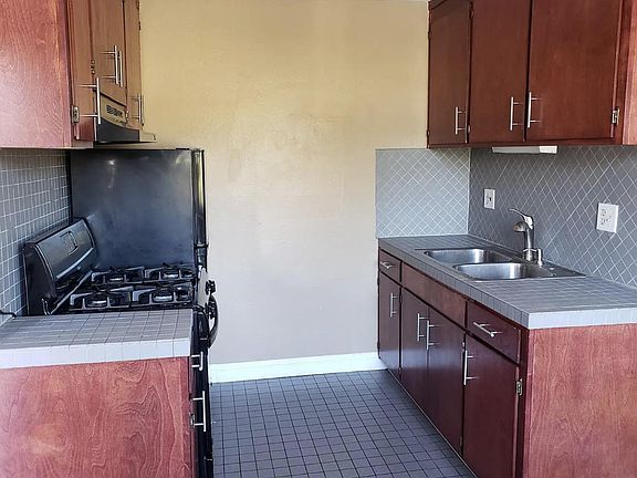 3rd image of 1026 Tuolumne Ave