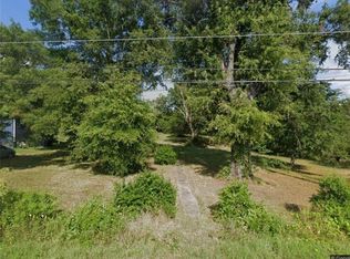 616 Friendly Rd, Eden, NC 27288