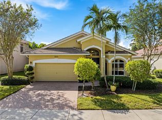 3569 Malagrotta Cir, Cape Coral, FL 33909