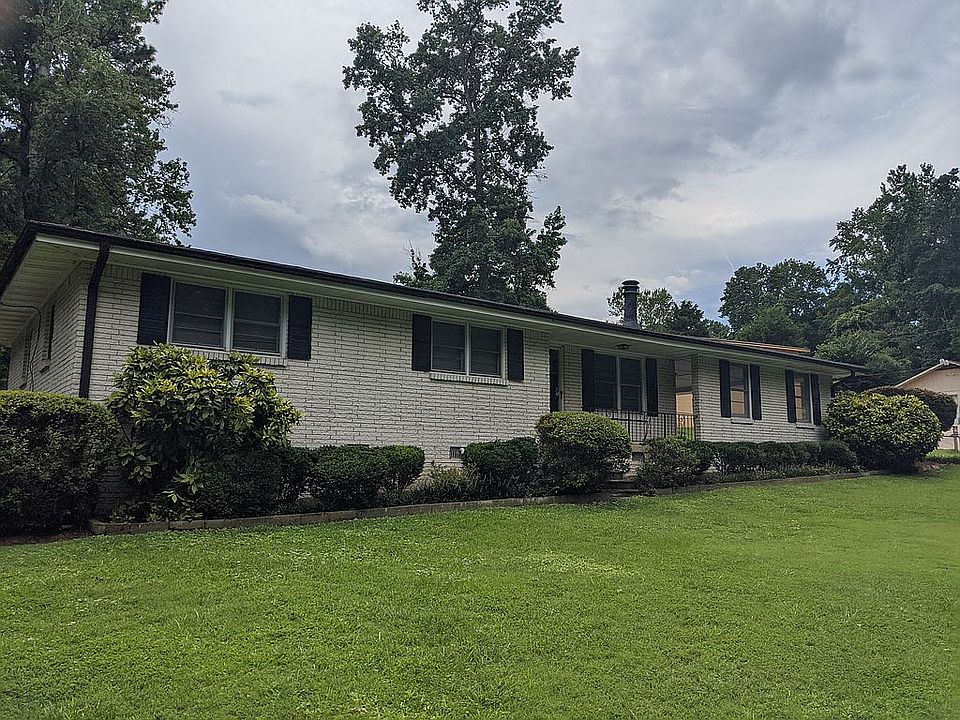 1st image of 2640 Lakeside Dr SW