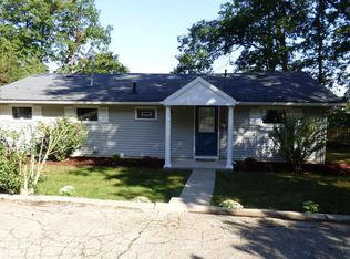 317 Lake Shore Dr, Cassopolis, MI 49031