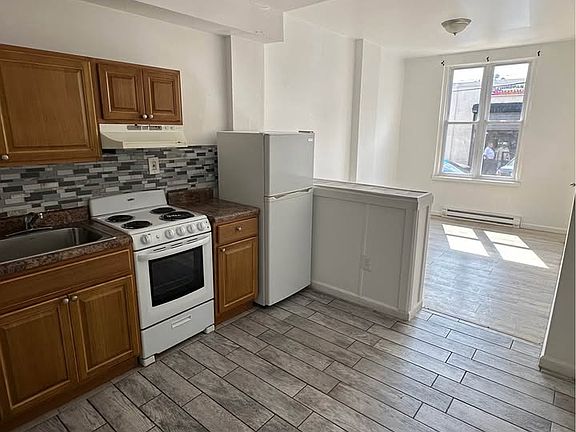 3rd image of 3953 N Fairhill St