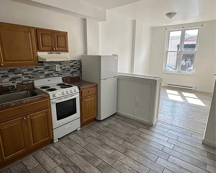 3953 N Fairhill St — Photo 3