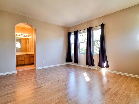 4th image of 820 Monarch Ln