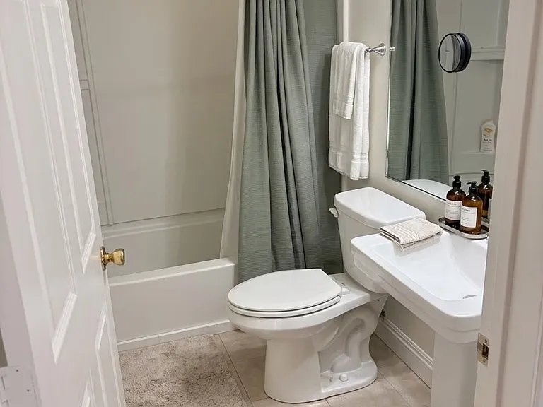 7748 Tampa Ave — Photo 2