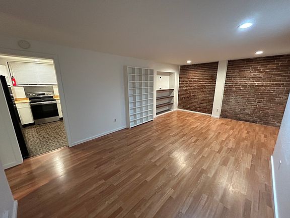 4th image of 711 Summit Ave E #C