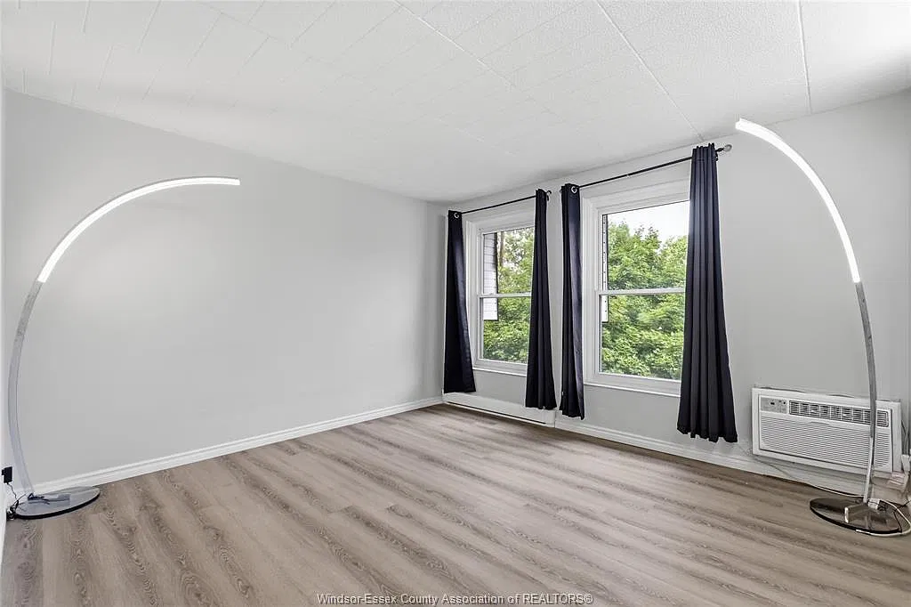 2 bed, 1.0 bath, $1,600 — Photo 4