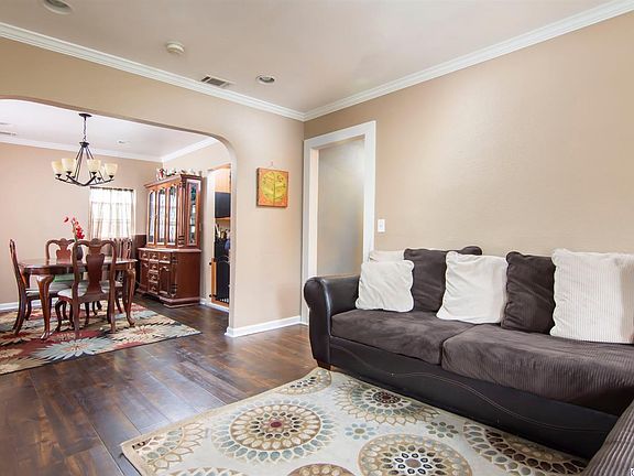 2nd image of 3036 La Corona Ave