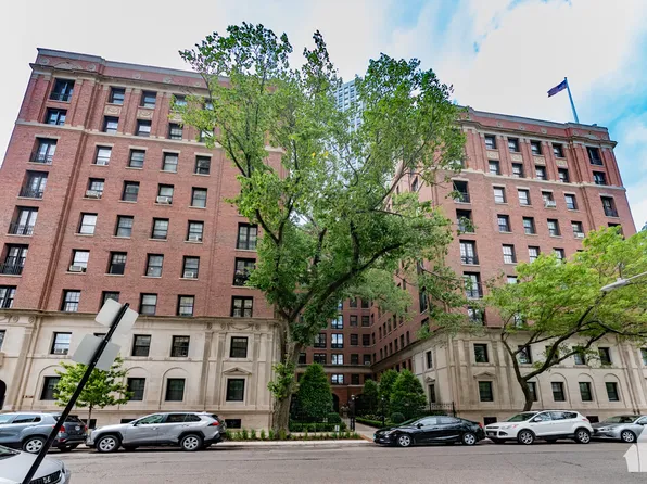 400 W Deming Pl APT 2P, Chicago, IL 60614