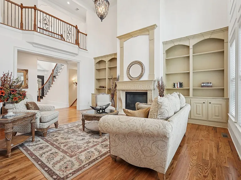 343 Summer Garden Dr — Photo 12