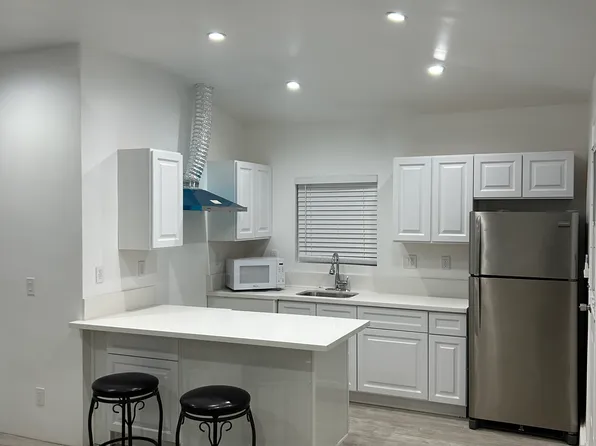 10868 Balboa Blvd, Granada Hills, CA 91344