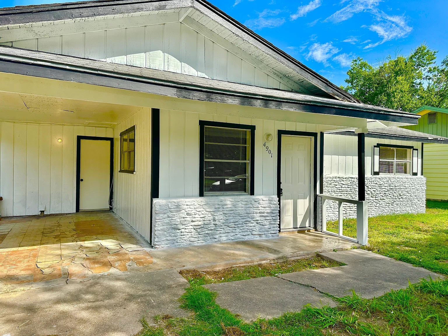 3 bed, 1052 sqft, $1,750 — Photo 2