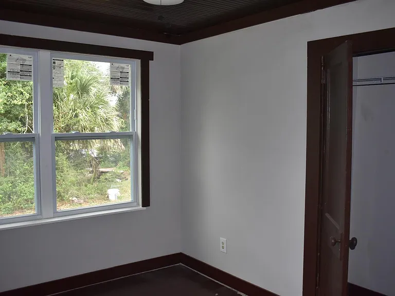 1200 W Lee St — Photo 13
