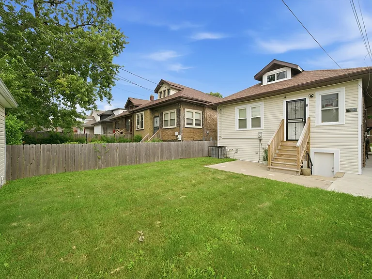 8326 S Luella Ave — Photo 32