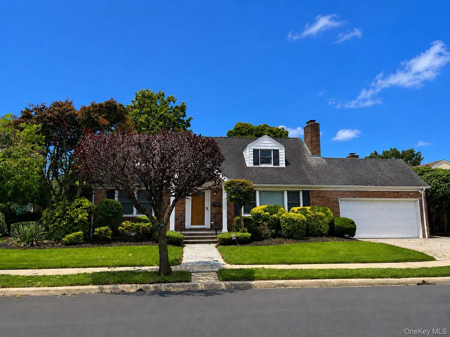 4 bed, 2.5 bath, 2152 sqft, $7,500 — Photo 1