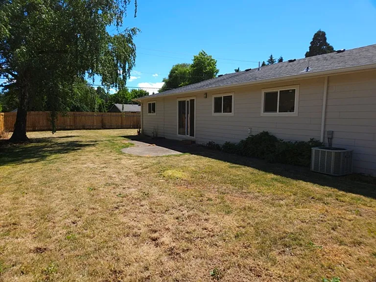 3994 Crestview Dr S — Photo 25